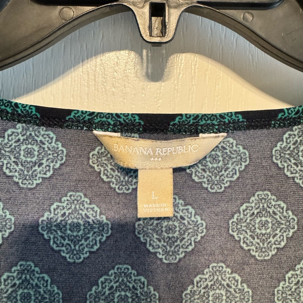 🪷Banana Republic Teal Patterned Women's Blouse - Picture 3 of 4
